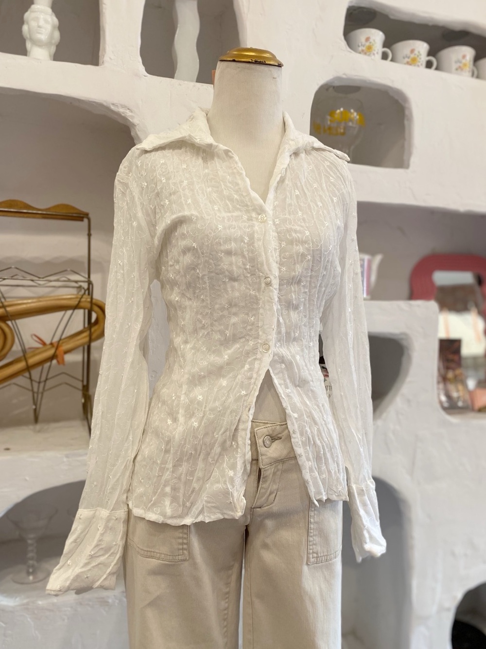 Y2K Vintage White Sheer Eyelet Floral Embroidered Button Up Collared Crinkle Top